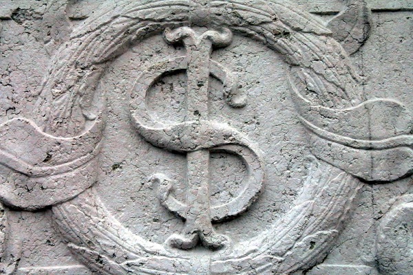Una visita al tempio Malatestiano, a Rimini, per vedere la "I" e la "S" intrecciate, sigla di Sigismondo e di Isotta innamorati Particolare del basso rilievo la "I" e la "S"