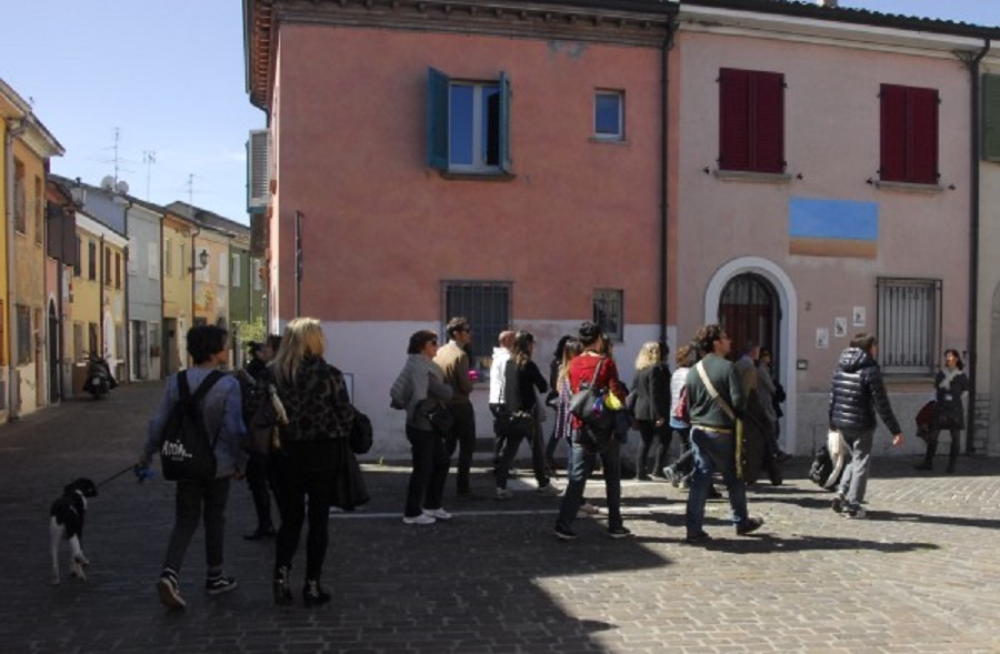 rimini centro - a passeggio alla scoperta della città con al seguito il nostro cane.